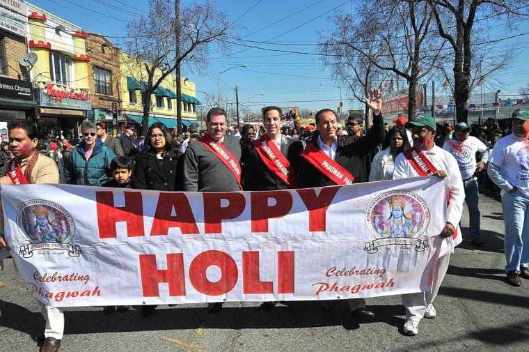 Holy holi! Parade draws thousands