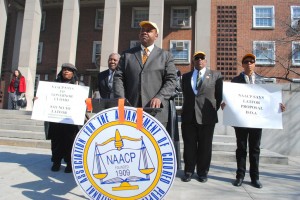 Qns. leaders urge guv to veto district lines 1