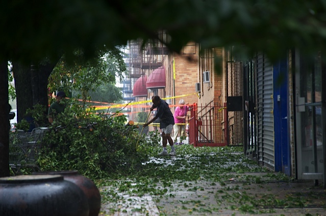 Residents hit shelters as Irene hits Queens; cleanup begins