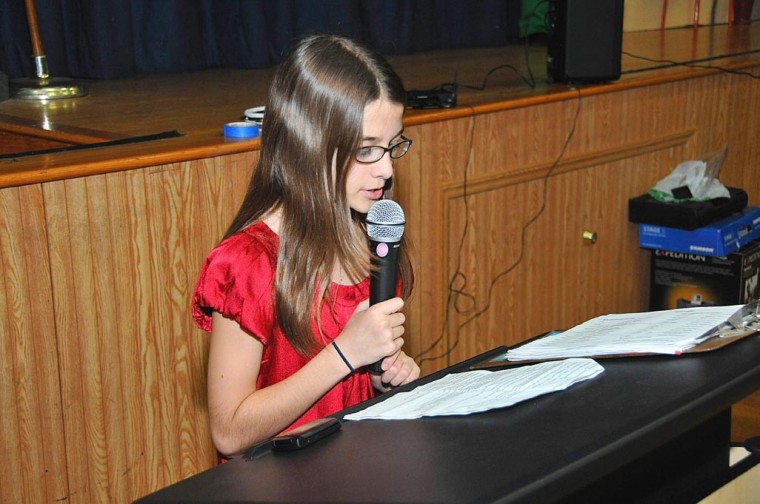 S.T.A.R.S. actors wow crowd with Christmas show
