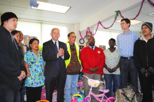 Community gives aid to fire victims 1
