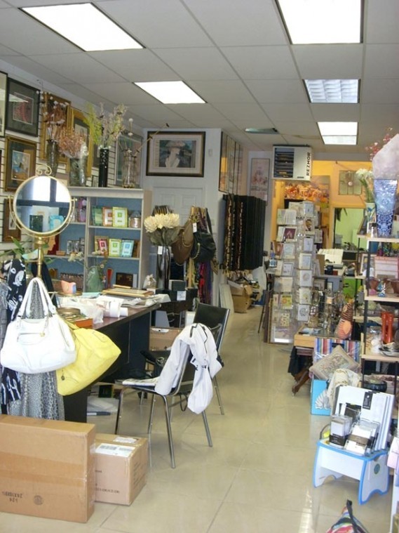 Framing store celebrates 40th anniversary Oct. 131