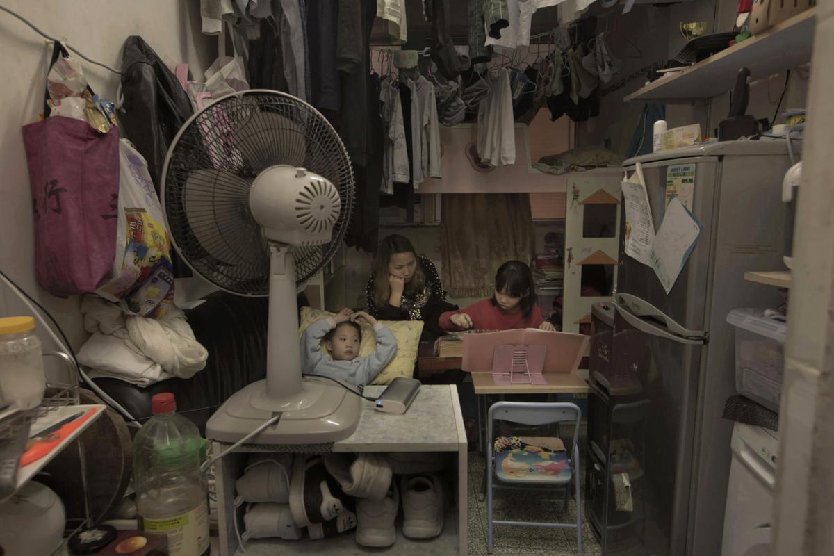 APTOPIX Hong Kong Cubicle Homes