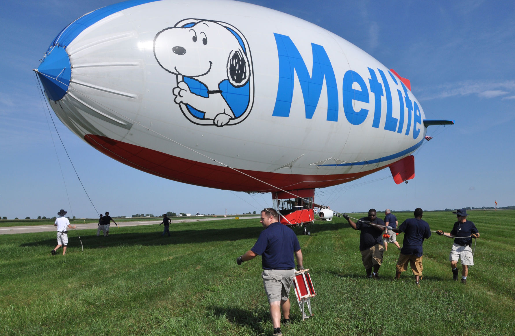 Photos: MetLife Snoopy Two Blimp | News | Qctimes.com