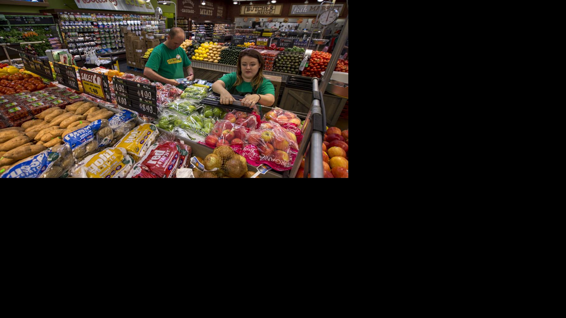 Fresh Thyme Farmers Market opens grocery offering 'healthy food at healthy values' - Quad City Times