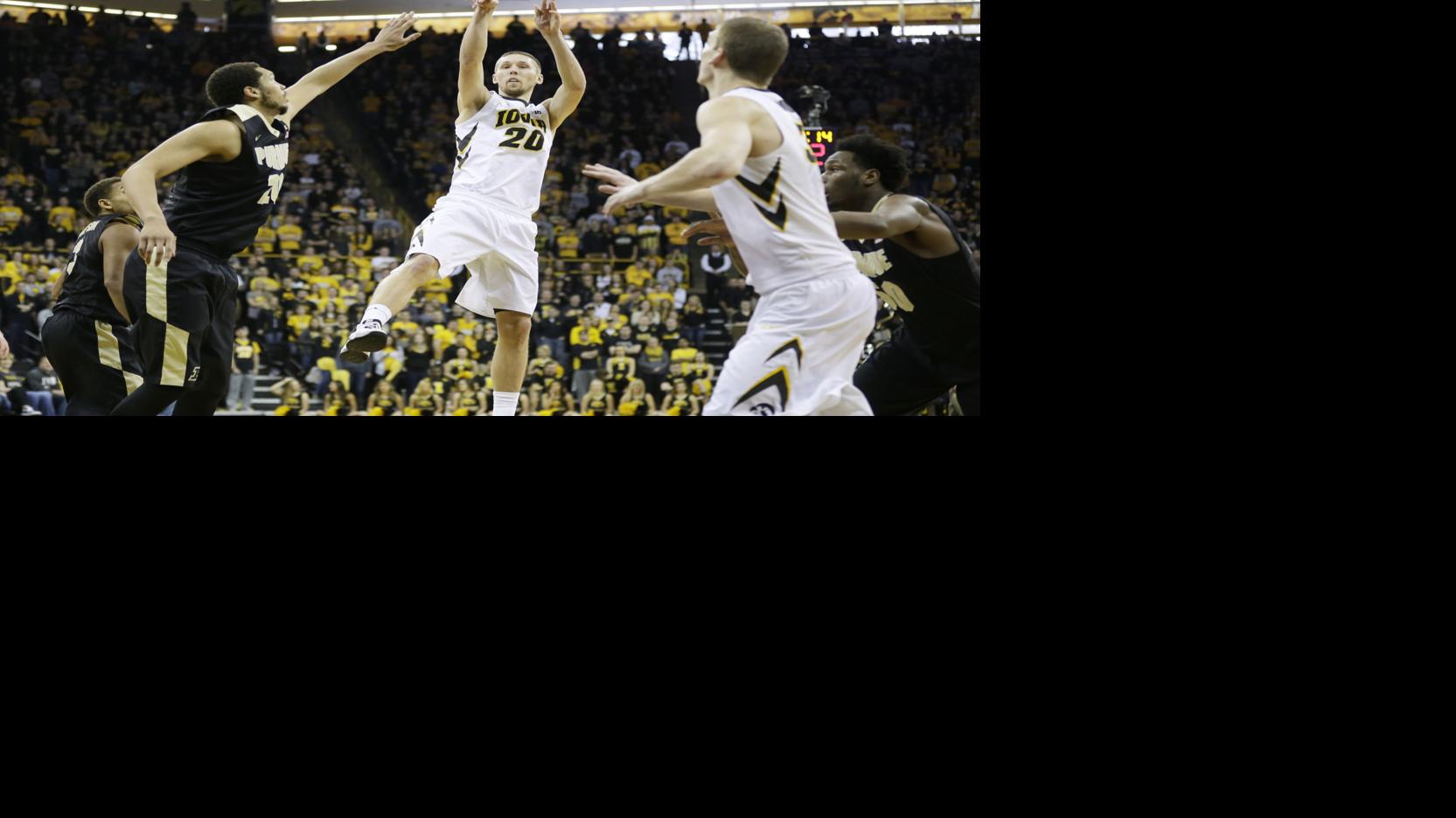 Uthoff signs with Toronto Raptors