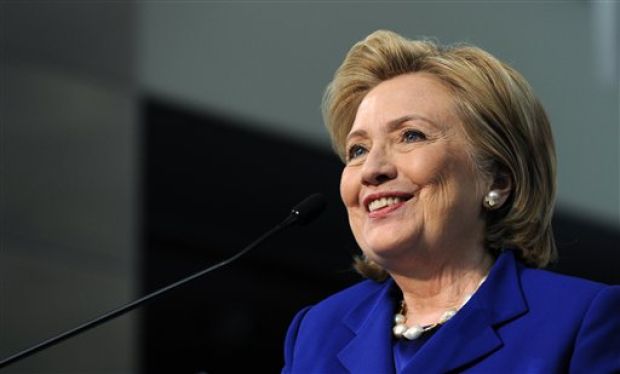 Clinton tops the Iowa field in early 2016 Swing State Poll