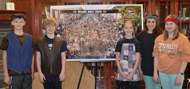Students advance to finals in history competition Students advance to finals in history competition