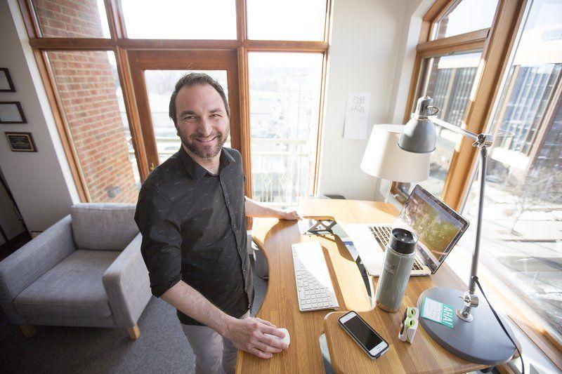 Local counselor gives 'Teens and Technology' talk - Traverse City Record Eagle