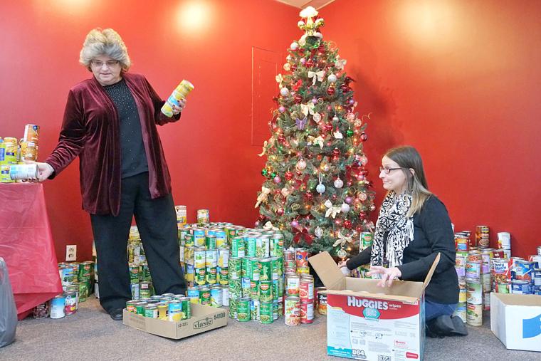 Register subscribers donate more than 1400 food items - Richmond Register