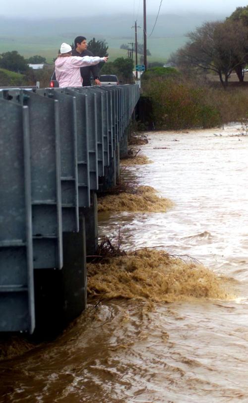 Santa Maria riverbed at the Suey Crossing Rd bridge