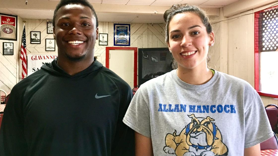 Bulldogs Sweep Round Table Awards Local Santamariatimes Com