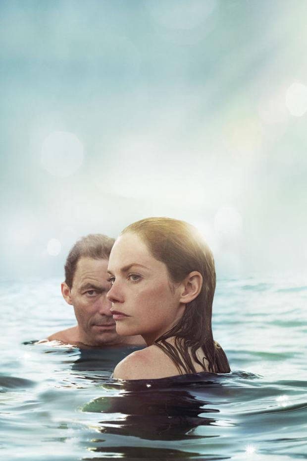 39 the affair 39 lets dominic west offer multiple acting jobs that don t have customer service