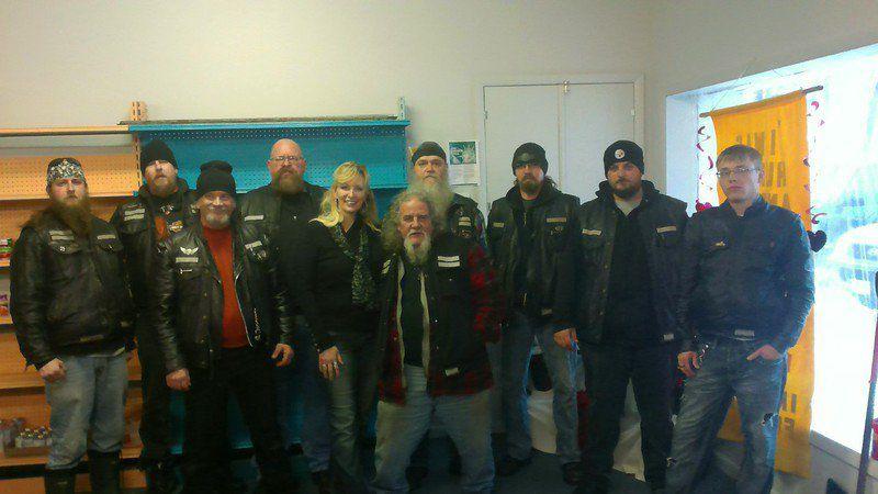 Local motorcycle club donates huge amount of food to pantry - The Star Beacon