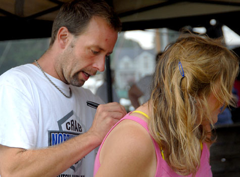 Lori Daisey had her shirt signed Sunday afternoon by Edgar Hansen of 