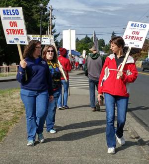 Kelso teachers vote to defy court order and continue strike
