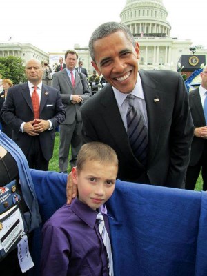Late police chief's widow, son meet Obama during ceremony