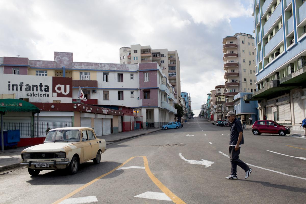 Cuba carries Fidel Castro to final resting place 