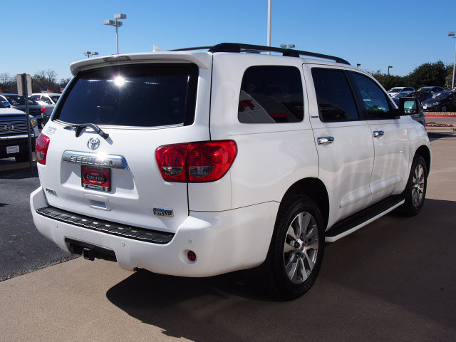 2010 white toyota sequoia #7