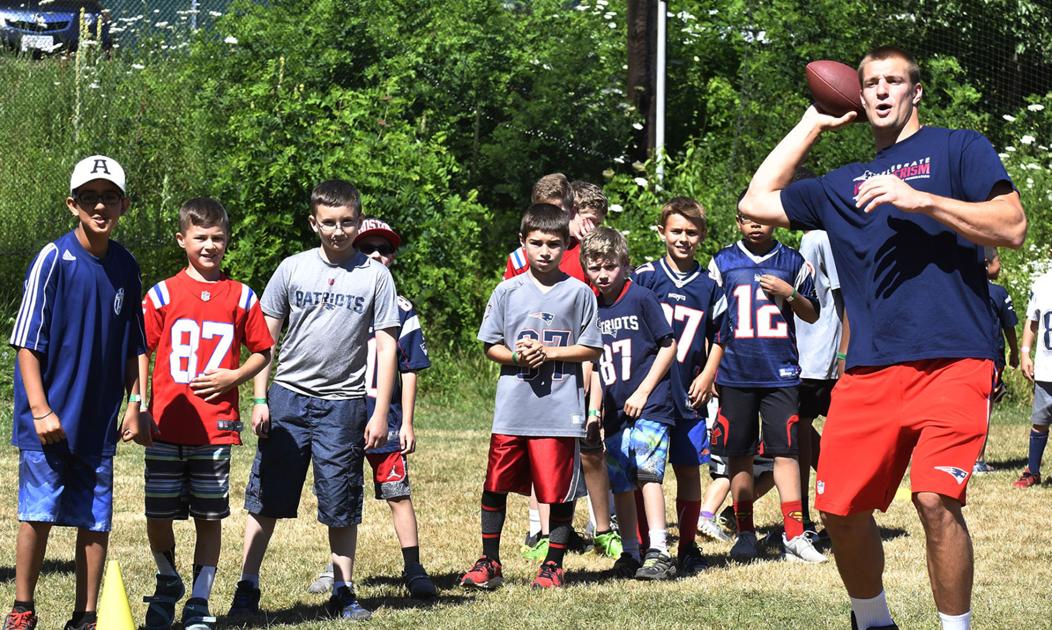 'Gronk' and other New England Patriots players energize Foxboro Y campers