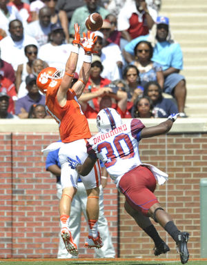 Adam Humphries, Darius Drummond