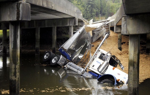 Kudos To Isthmus >> Chip truck plunges into Isthmus Slough | Local News | theworldlink.com Kudos To Isthmus >> Chip truck plunges into Isthmus Slough | Local News | theworldlink.com