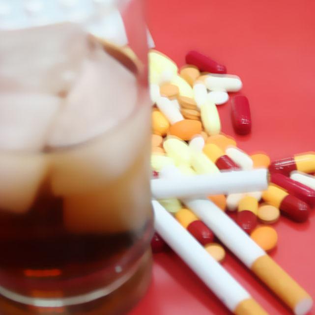 Guns, drugs, and car crashes: why Americans die younger