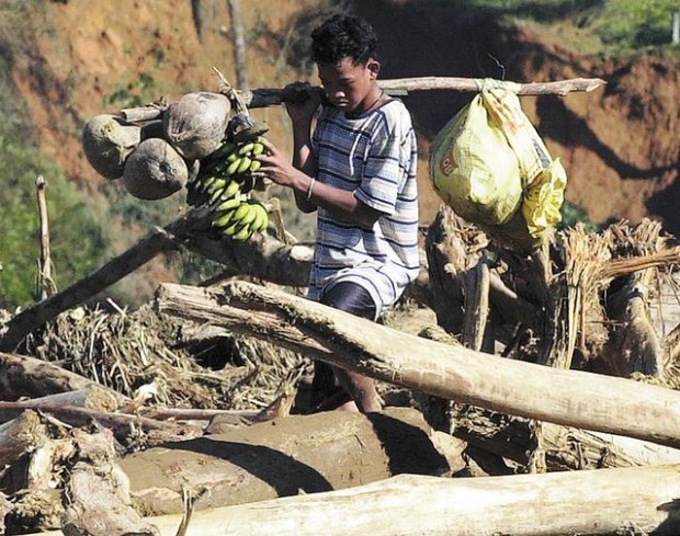 Goods Dwindling For Filipino Storm Survivors