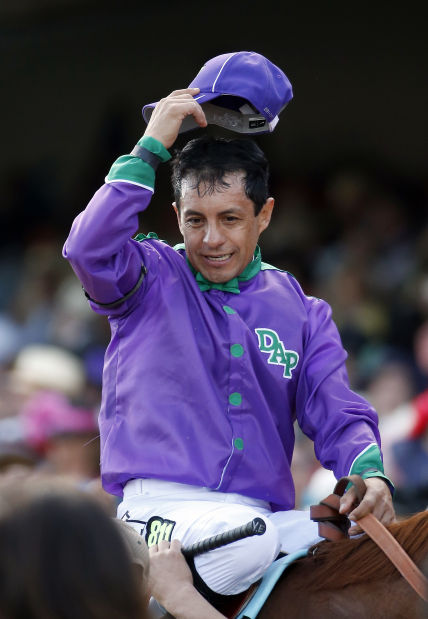 California Chrome wins the Kentucky Derby