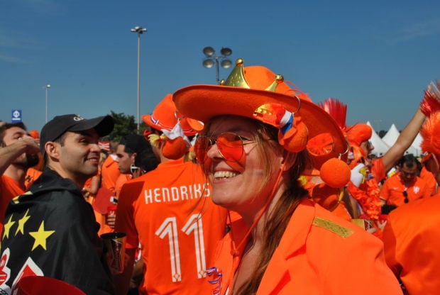 Dutch soccer fans show colorful spirit