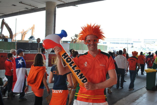 Dutch soccer fans show colorful spirit