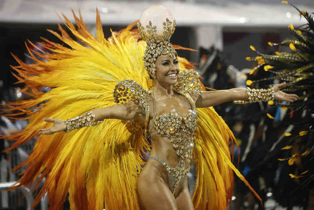 Spectacular, Sexy Samba Rings in Rios Carnival - NBC News