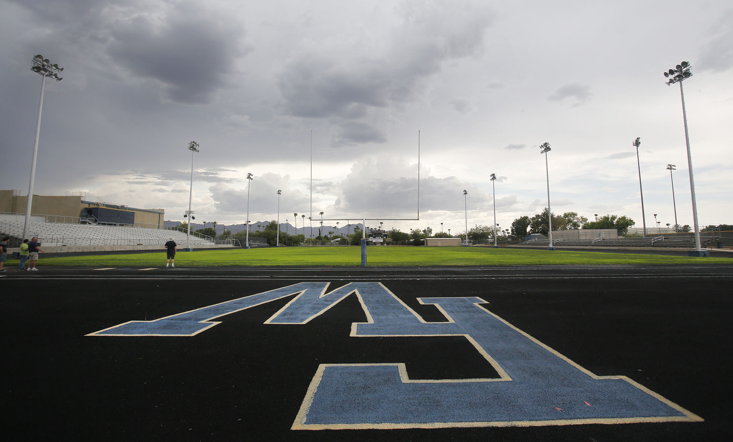 Gridiron Guide Flowing Wells Brings An Old school Feel High School Gridiron Guide Flowing Wells Brings An Old school Feel High School