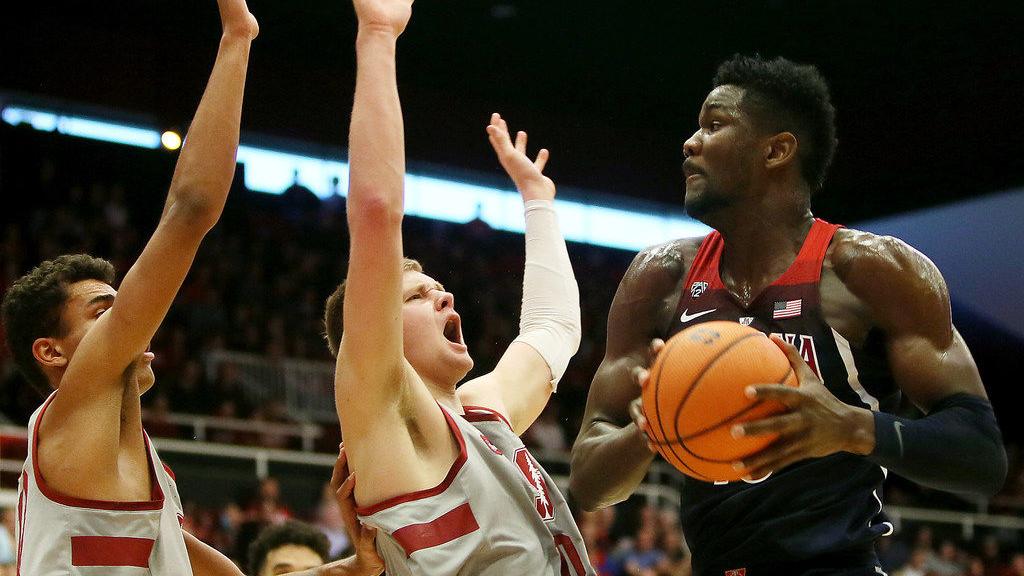Arizona Wildcats edge Stanford 73-71 to take sole possession of first place in Pac-12