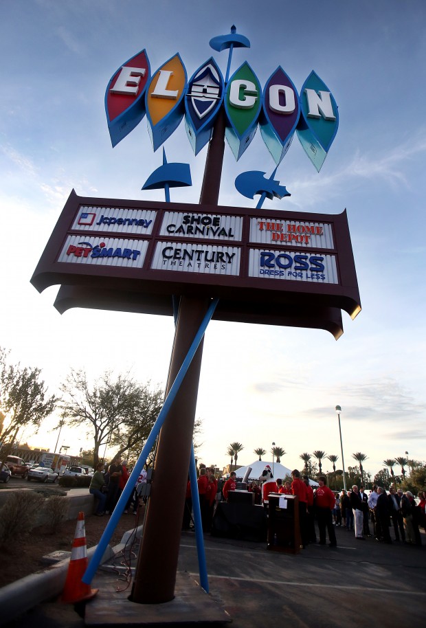 Star Auto Mall >> Photos: El Con Mall sign relighting Star Auto Mall >> Photos: El Con Mall sign relighting