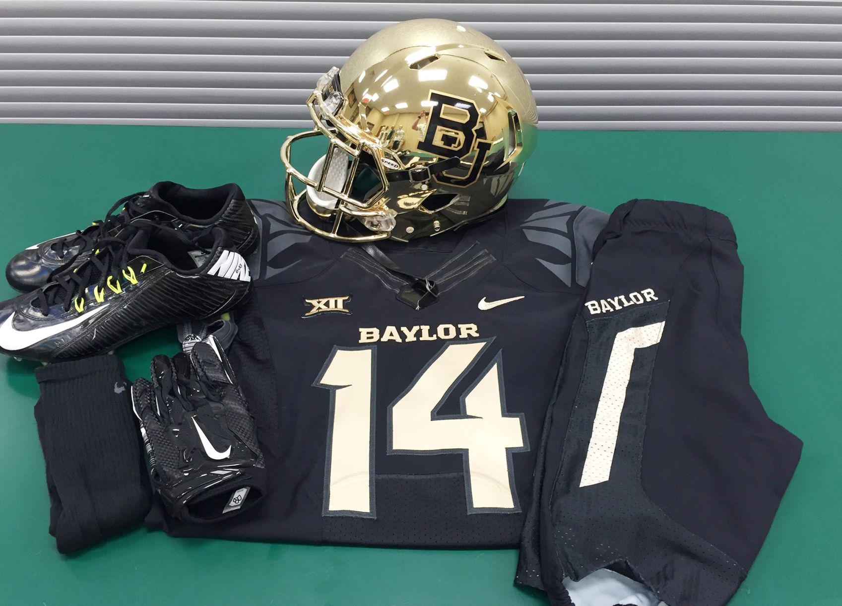 Baylor Unveils New Football Uniforms For 2011 