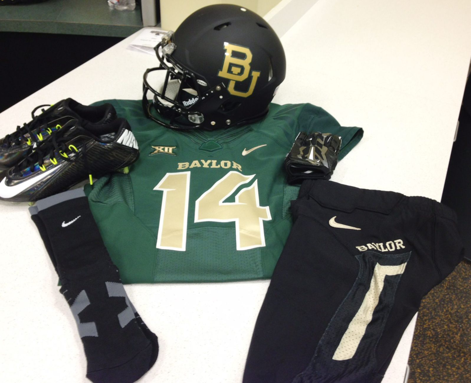 Baylor Bears football team unveils new uniforms 