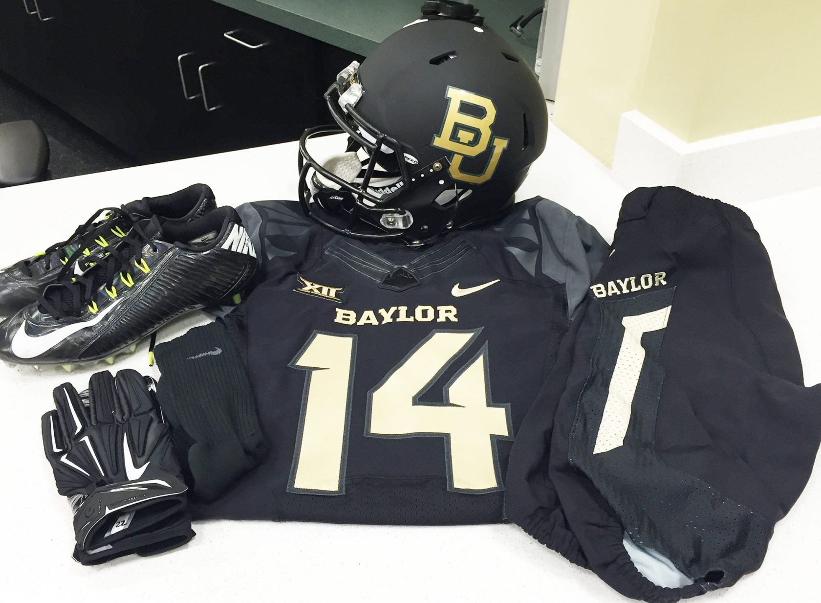 Football to wear throwback uniforms vs. Baylor - University of