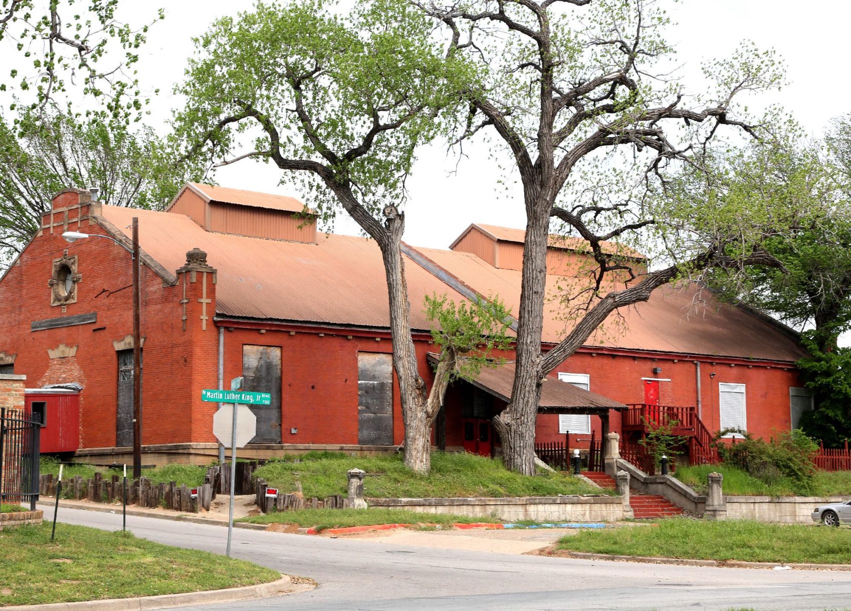 Slipping away In search of Waco’s most endangered historic buildings