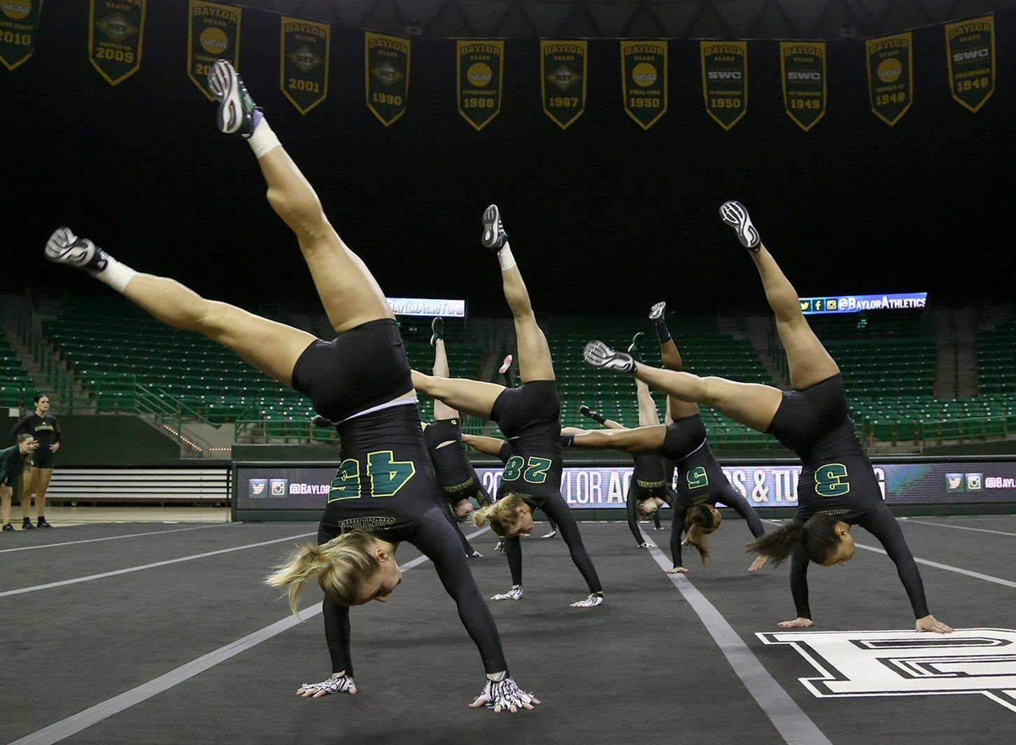 Top-ranked Baylor acrobatics/tumbling team peaking at right time for nationals ...1452 x 1064