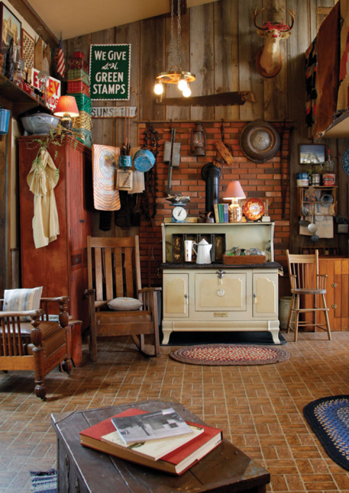 Vintage farmhouse: Multiple additions, filled with collections and