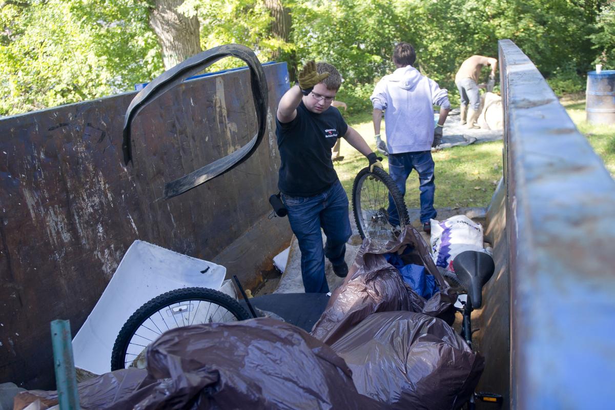 People S Trash In Everyone S Treasure Winona Volunteers