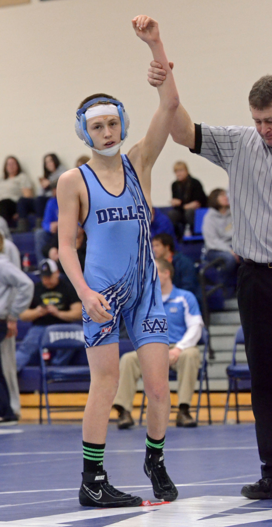 PREP WRESTLING Wisconsin Dells crowns pair of champions at SCC