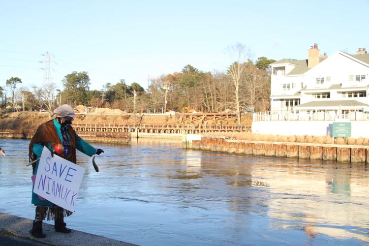 Shinnecock Protest Development At Canoe Place | News | 27east.com