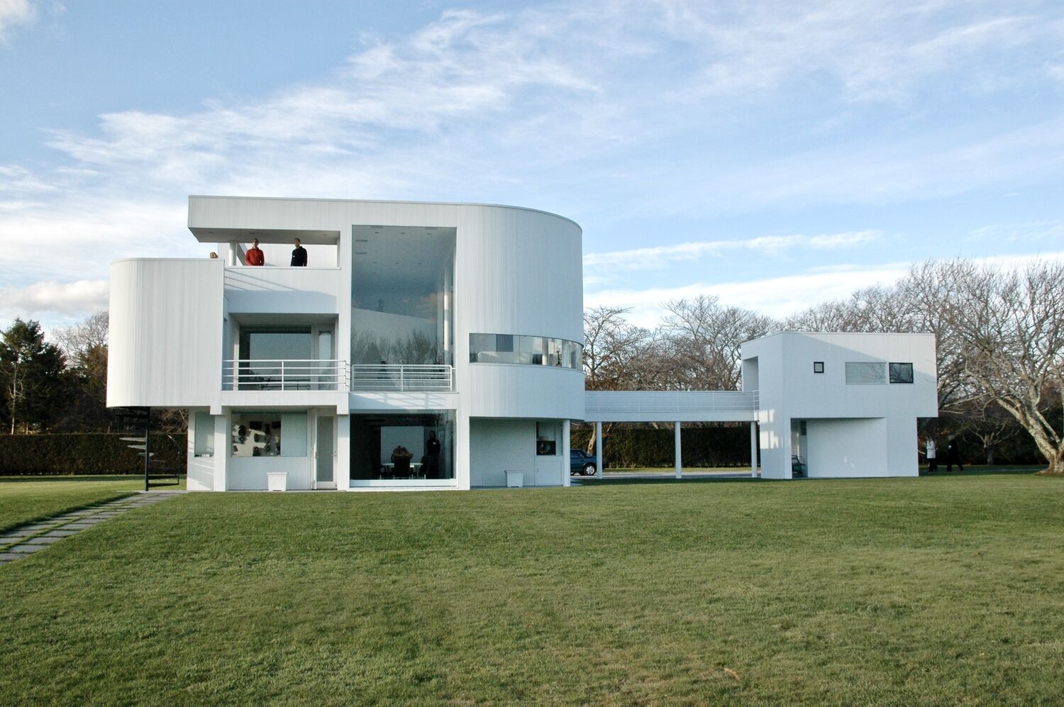 Hamptons 20th Century Modern House Tour Spotlights Midcentury