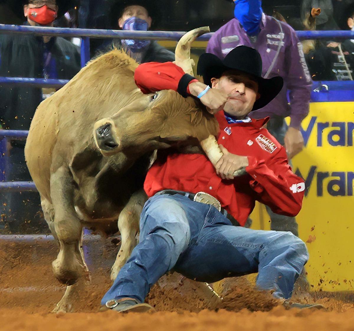 Start Off With A Bang Ex Montana State Cowboy Jesse Brown Shares Steer Wrestling Lead In Nfr Debut Rodeo 406mtsports Com
