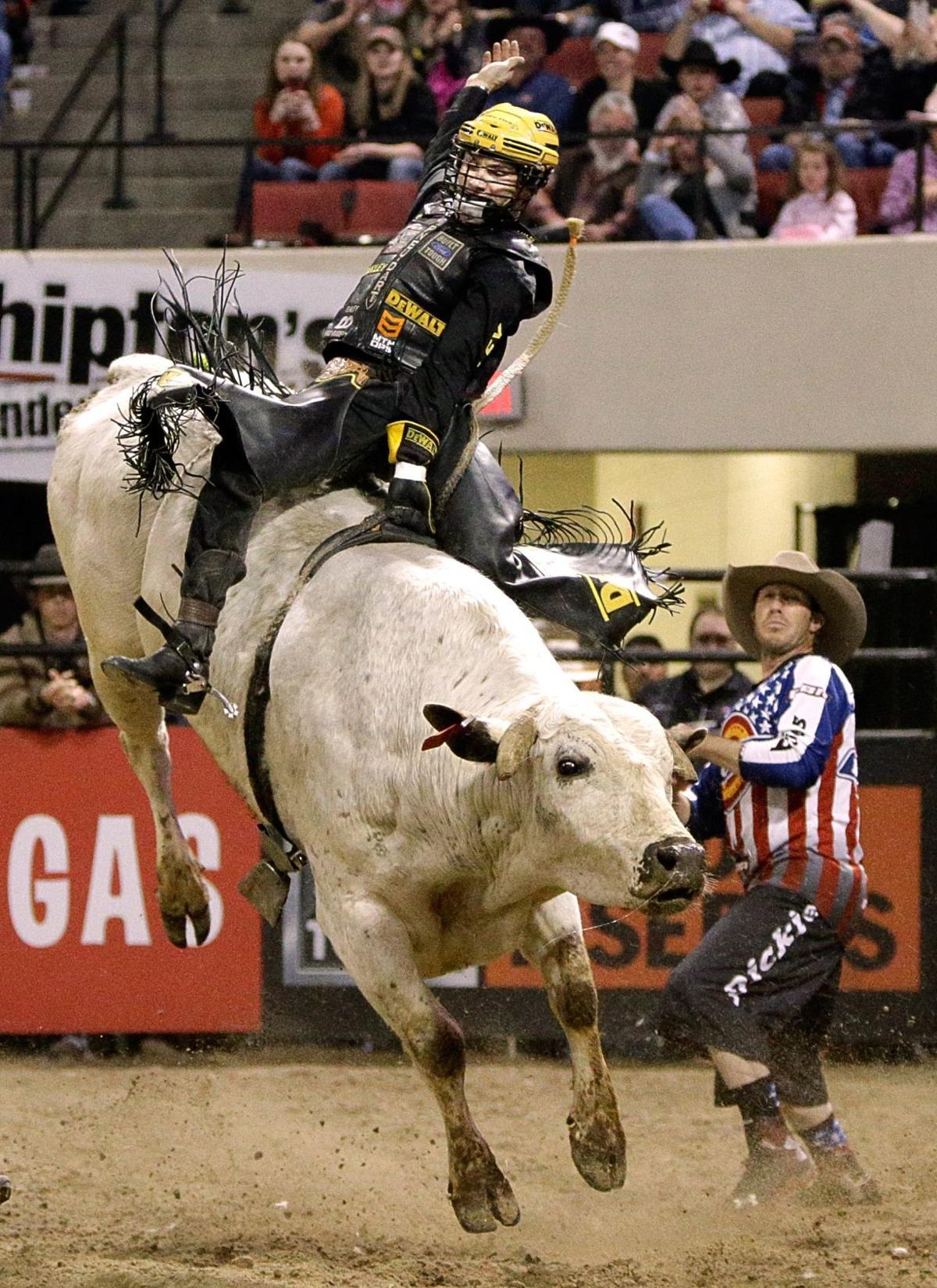 Montana bull rider Jess Lockwood wins Sioux Falls Professional Bull