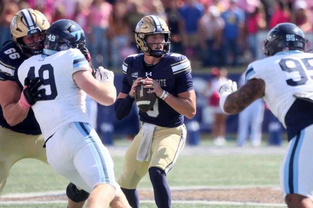 Bobcats show offensive power in 'middle eight' vs. San Diego