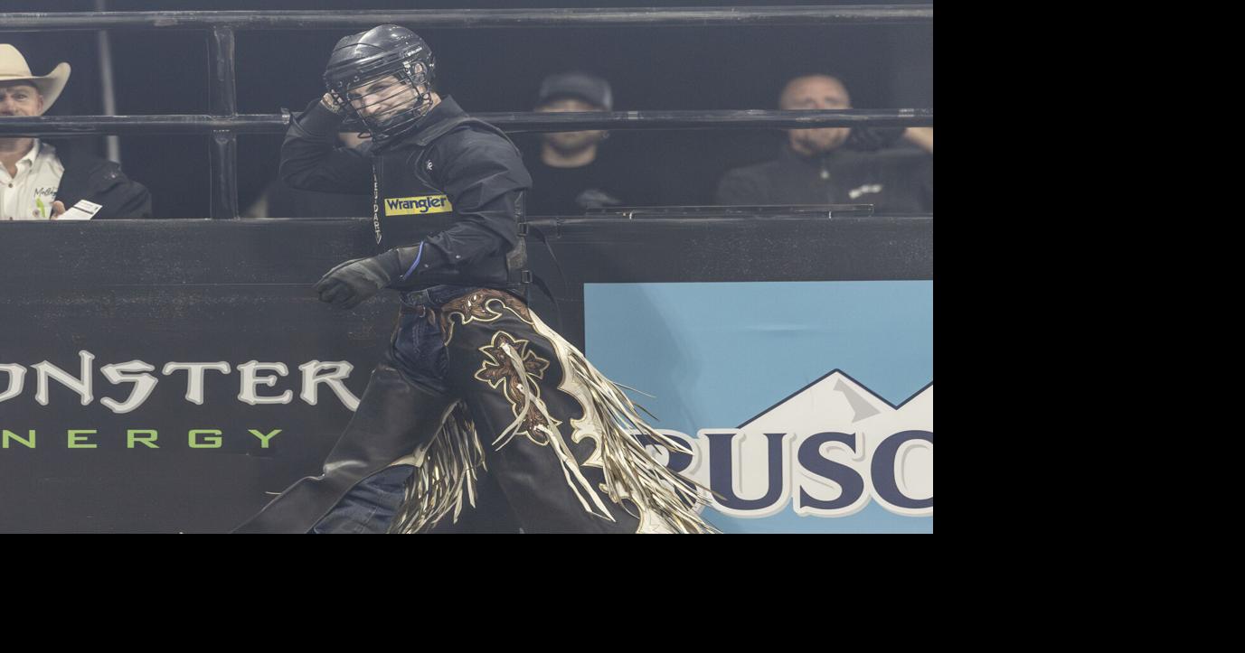 Jess Lockwood kicks off PBR Billings as first rider