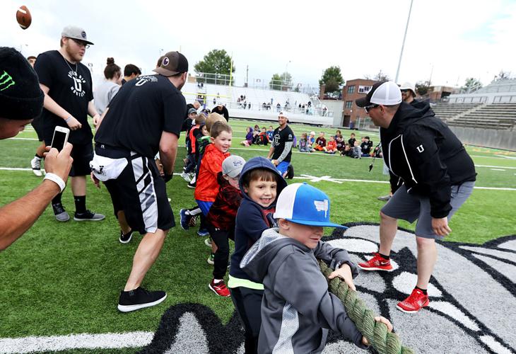 I see them, I see myself': NFL star returns to hometown for annual youth  camp, Local Sports